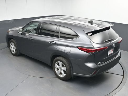Used 2022 Toyota Highlander LE image 37