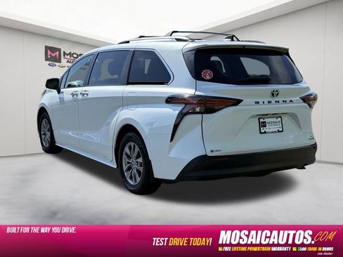 Used 2022 Toyota Sienna XLE w/ XLE Plus Package FWD image 5