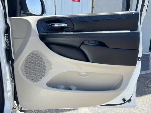 Used 2019 Dodge Grand Caravan SE w/ UConnect Hands-Free Group FWD image 43