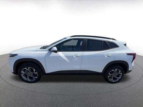 Used 2025 Chevrolet Trax LT FWD image 10