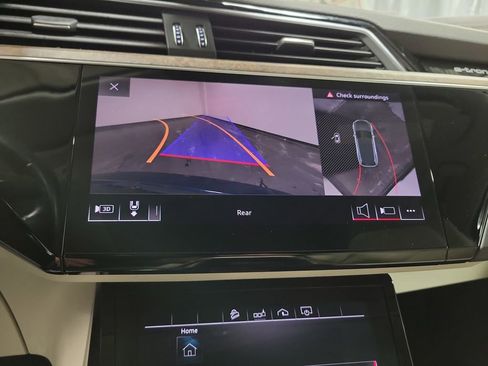 Used 2019 Audi e-tron Premium Plus image 16