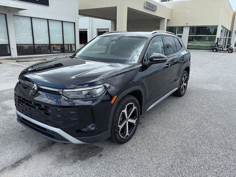 New 2025 Volkswagen Tiguan SE image 3