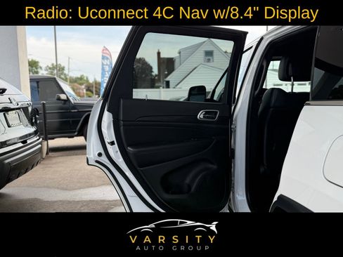 Used 2022 Jeep Grand Cherokee Laredo X image 9