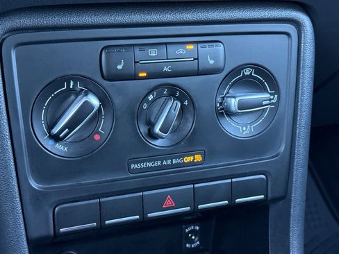 Used 2012 Volkswagen Beetle 2.5 image 20