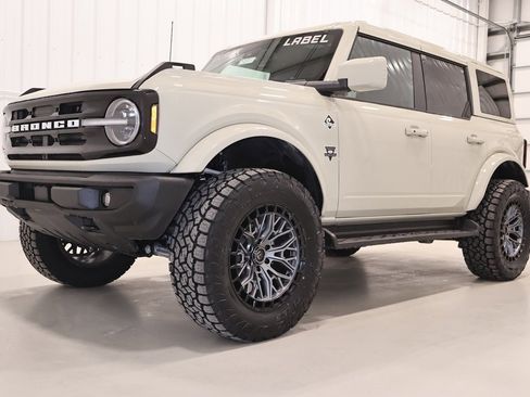 New 2025 Ford Bronco Outer Banks image 5