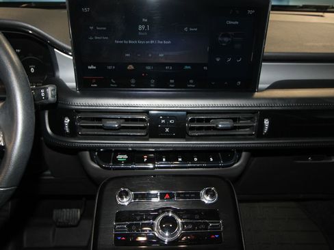 Used 2023 Lincoln Nautilus AWD w/ Premium Package image 17