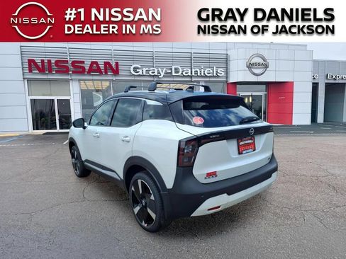 New 2026 Nissan Kicks SR w/ Cold Weather Package FWD image 5