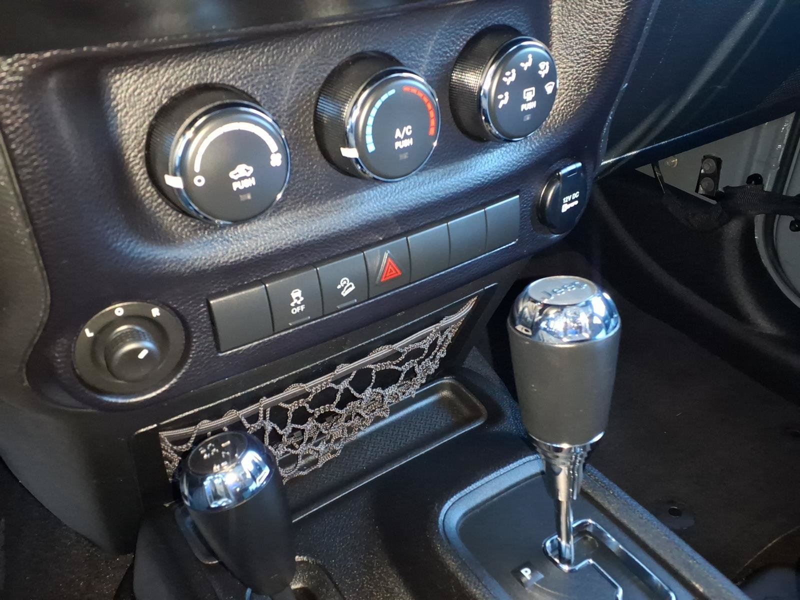 Used 2014 Jeep Wrangler Unlimited Sport w/ Quick Order Package 24S AWD/4WD image 18