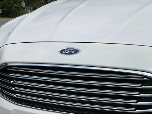 Used 2017 Ford Fusion Titanium AWD/4WD image 9