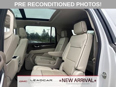 Used 2022 GMC Yukon XL Denali AWD/4WD image 11