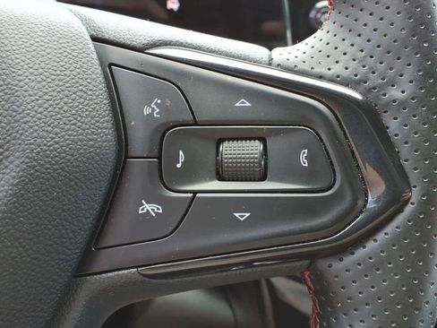 Certified 2025 Chevrolet Trax RS FWD image 14