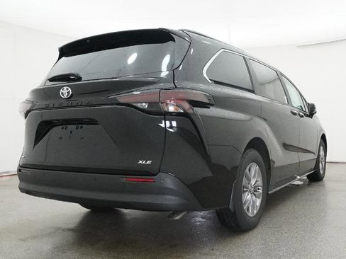 New 2026 Toyota Sienna XLE FWD image 16