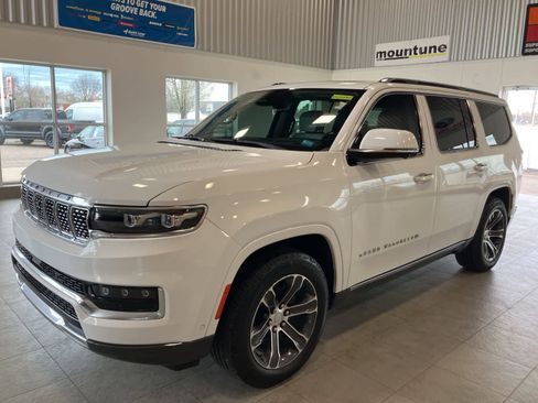 Used 2022 Jeep Grand Wagoneer Series I AWD/4WD image 1