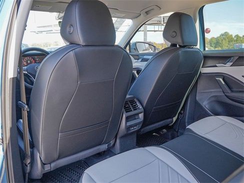 New 2025 Volkswagen Tiguan SE image 21