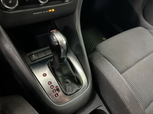 Used 2011 Volkswagen Golf 4-Door FWD image 16
