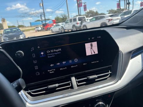 Used 2025 Chevrolet Trax LT w/ LT Convenience Package FWD image 20