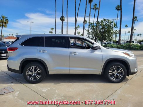 Certified 2017 Toyota Highlander LE w/ Carpet Mat Package image 3