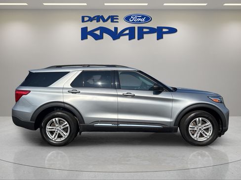 Used 2023 Ford Explorer XLT w/ Equipment Group 202A AWD/4WD image 8