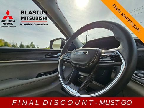 Used 2022 Jeep Grand Cherokee Overland w/ Luxury Tech Group IV image 28