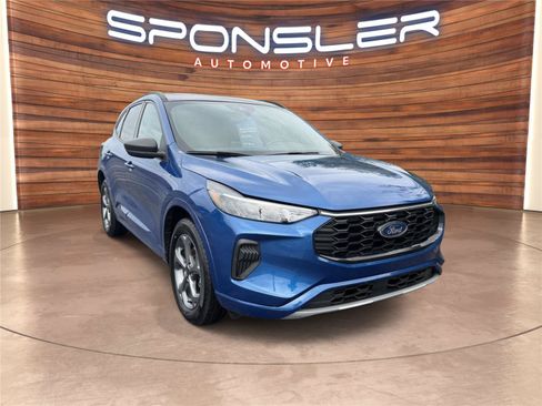 Certified 2023 Ford Escape ST-Line w/ Tech Pack #1 AWD/4WD image 10