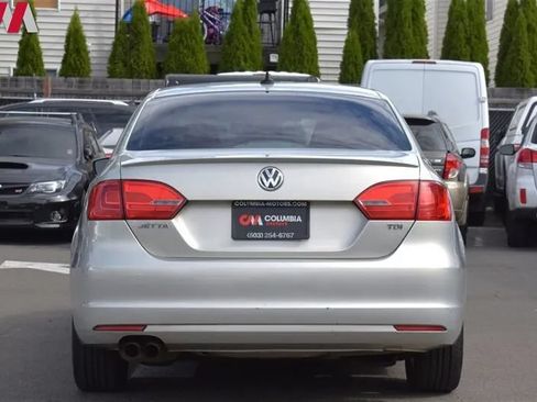 Used 2012 Volkswagen Jetta TDI w/ TDI Appearance Pkg FWD image 4