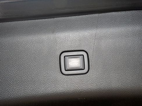 Used 2024 Buick Enclave Essence w/ Technology Package FWD image 11