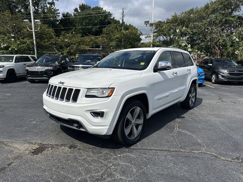 Used 2015 Jeep Grand Cherokee Overland w/ Advanced Technology Group AWD/4WD image 4