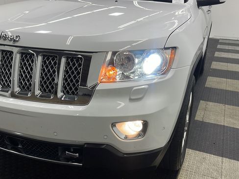 Used 2013 Jeep Grand Cherokee Overland Summit AWD/4WD image 28