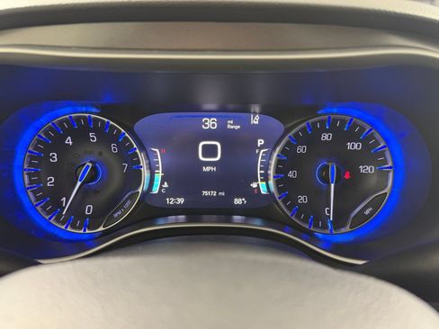Used 2024 Chrysler Pacifica Touring-L FWD image 22