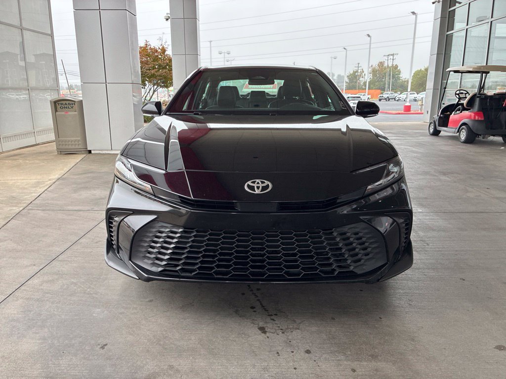Used 2025 Toyota Camry SE FWD image 3
