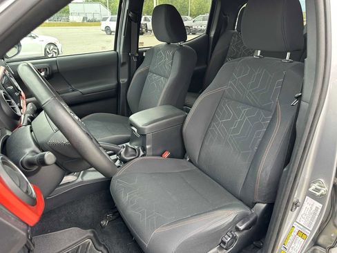 Used 2018 Toyota Tacoma SR image 20
