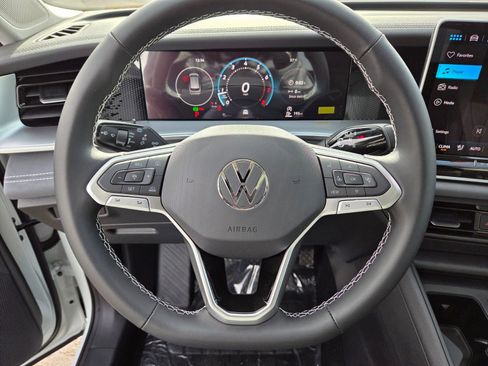 New 2026 Volkswagen Tiguan SE FWD image 10