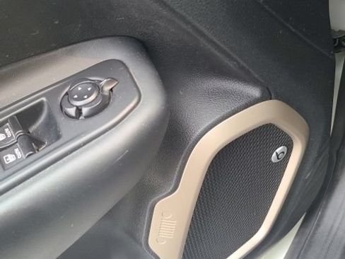 Used 2016 Jeep Renegade 75th Anniversary AWD/4WD image 9