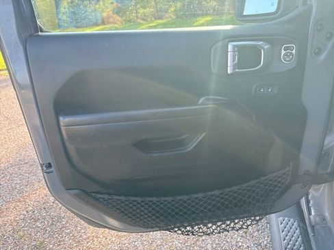 Used 2022 Jeep Gladiator Sport image 15