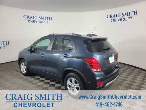 Used 2021 Chevrolet Trax LT w/ Driver Confidence Package FWD image 3
