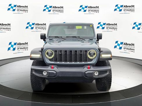 Used 2025 Jeep Wrangler Unlimited Rubicon AWD/4WD image 8