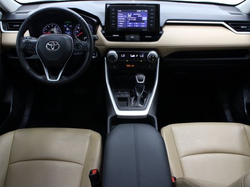 Used 2021 Toyota RAV4 XLE Premium FWD image 29