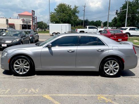 Used 2015 Chrysler 300 Limited w/ Driver Convenience Group AWD/4WD image 3