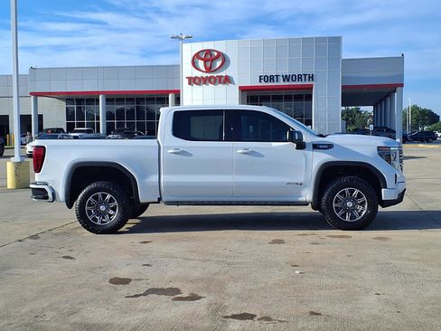 Used 2022 GMC Sierra 1500 AT4 w/ AT4 Preferred Package AWD/4WD image 10