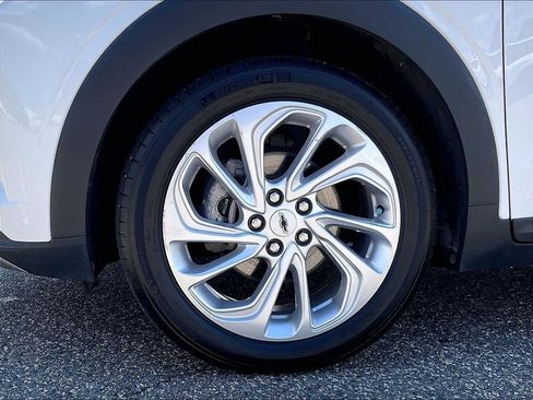 Used 2023 Chevrolet Bolt EUV LT w/ Comfort Package FWD image 7