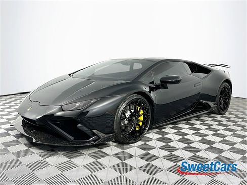 Used 2021 Lamborghini Huracan EVO image 3