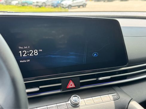 Used 2025 Hyundai Elantra SEL FWD image 32
