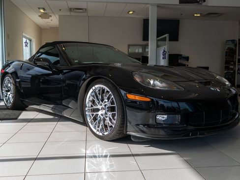 Used 2013 Chevrolet Corvette 427 w/ 1SB Preferred Equipment Group RWD image 2