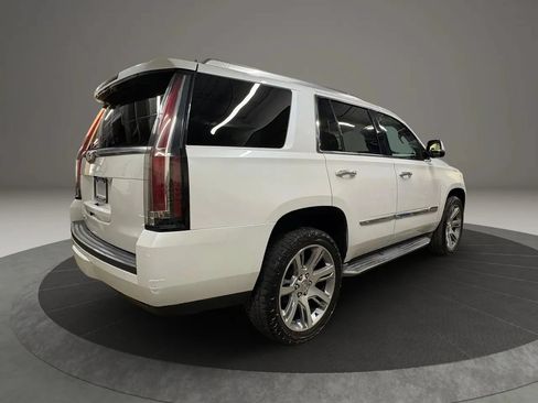 Used 2016 Cadillac Escalade Luxury AWD/4WD image 8