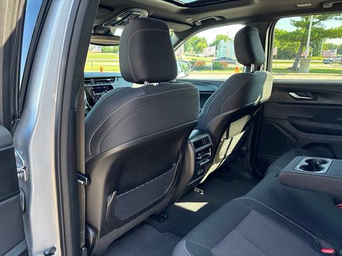 Used 2024 Jeep Grand Cherokee Laredo X w/ Luxury Tech Group I AWD/4WD image 42