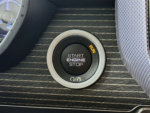 Used 2019 RAM 1500 Limited w/ Body Color Bumper Group image 28