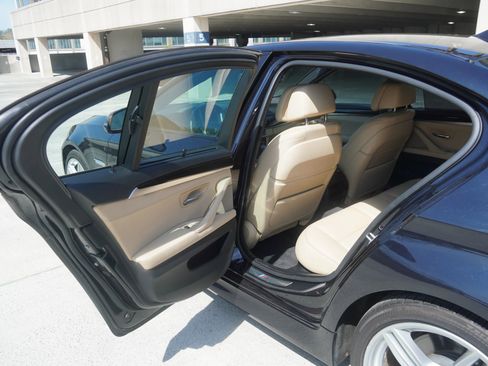 Used 2016 BMW 550i xDrive Sedan AWD/4WD image 35