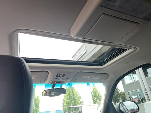 Used 2013 GMC Yukon Denali image 29