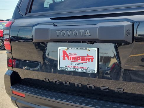 Used 2025 Toyota 4Runner SR5 AWD/4WD image 7