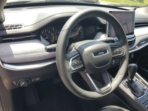 Used 2024 Jeep Compass Latitude AWD/4WD image 10